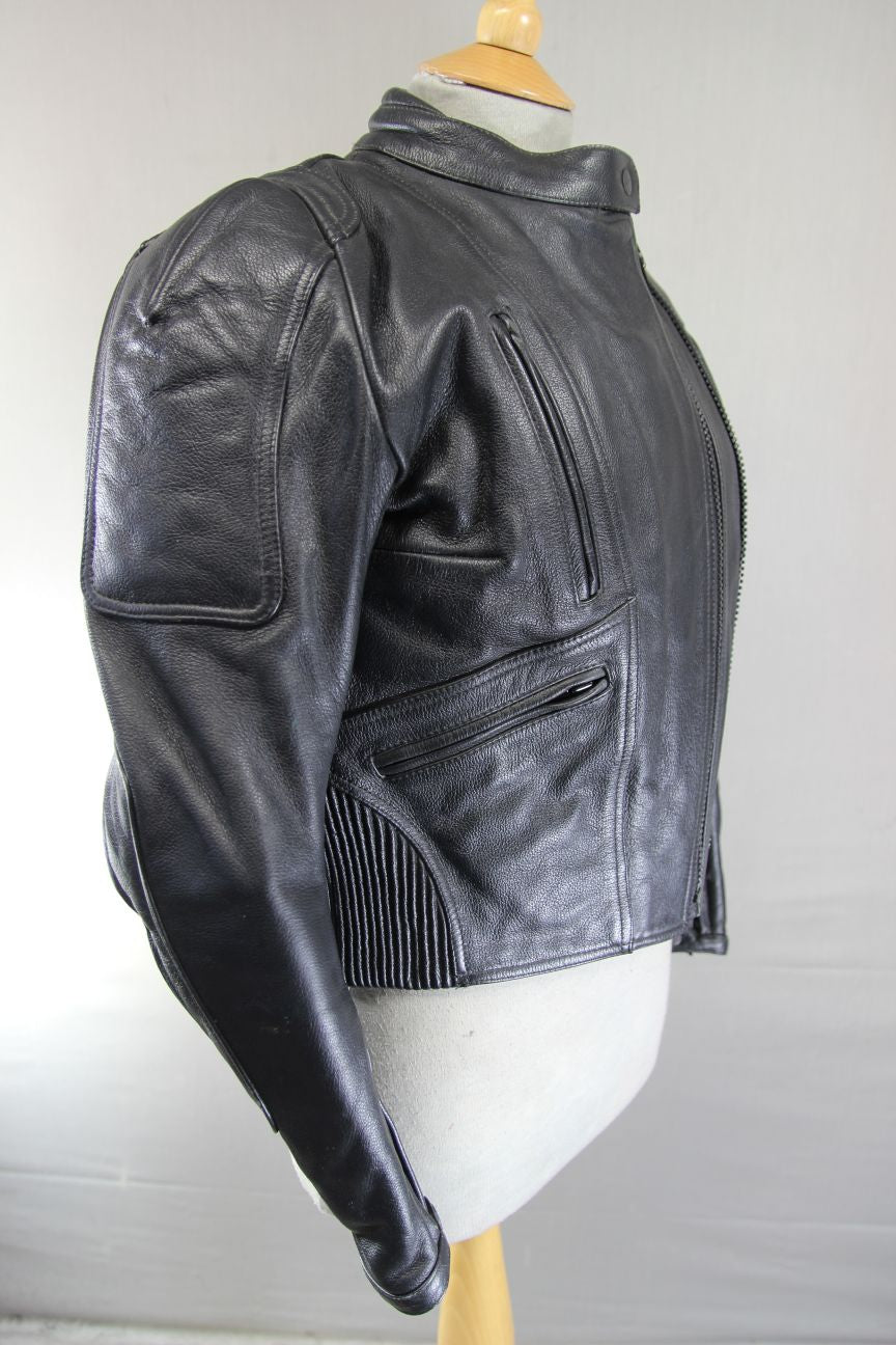 FRANK THOMAS BLACK LEATHER BIKER JACKET WITH CE ARMOUR & THERMAL LINING: SIZE 12