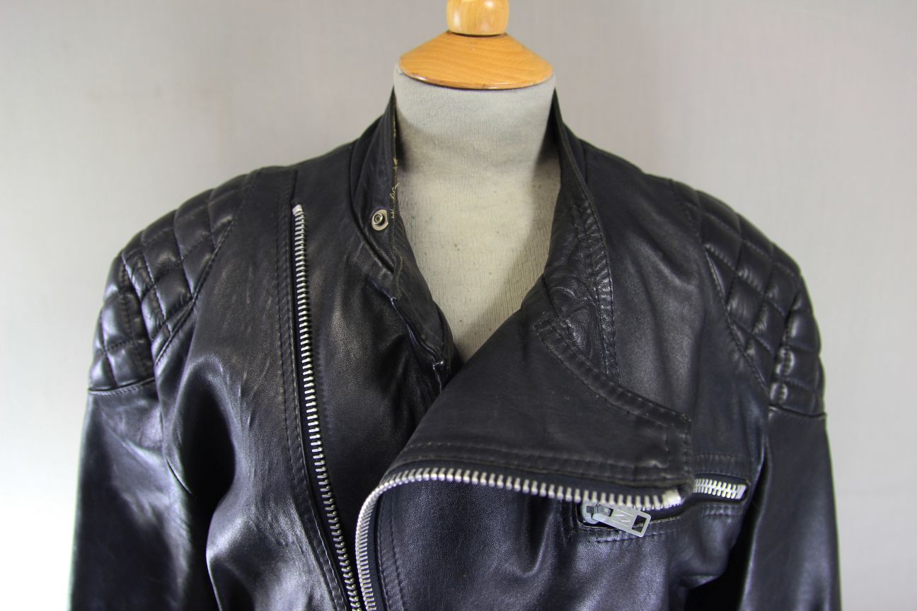 VINTAGE 1970's CLASSIC BLACK LEATHER BIKER JACKET 42 INCH CHEST