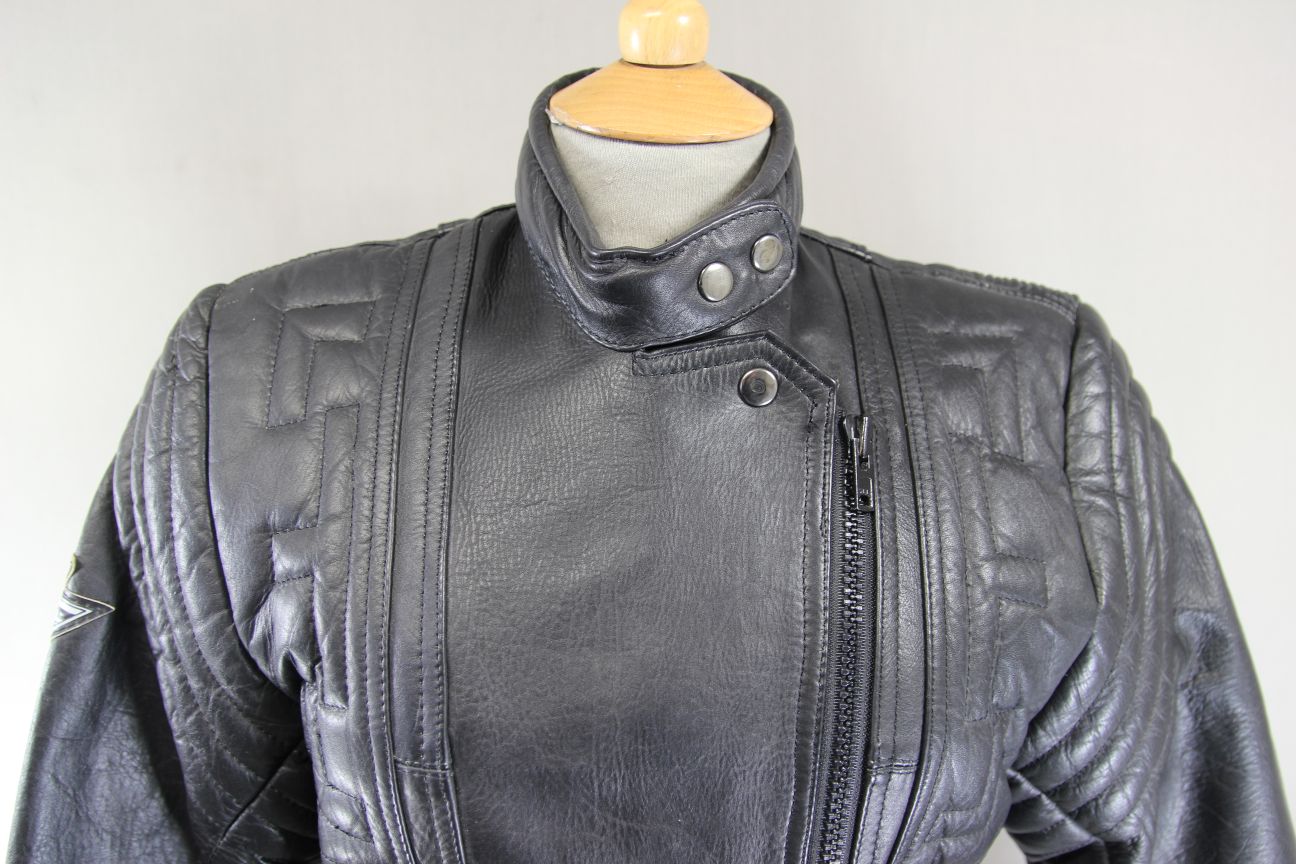 CLASSIC AKITO T-FORCE BLACK LEATHER BIKER JACKET: SIZE 14/36 INCH CHEST