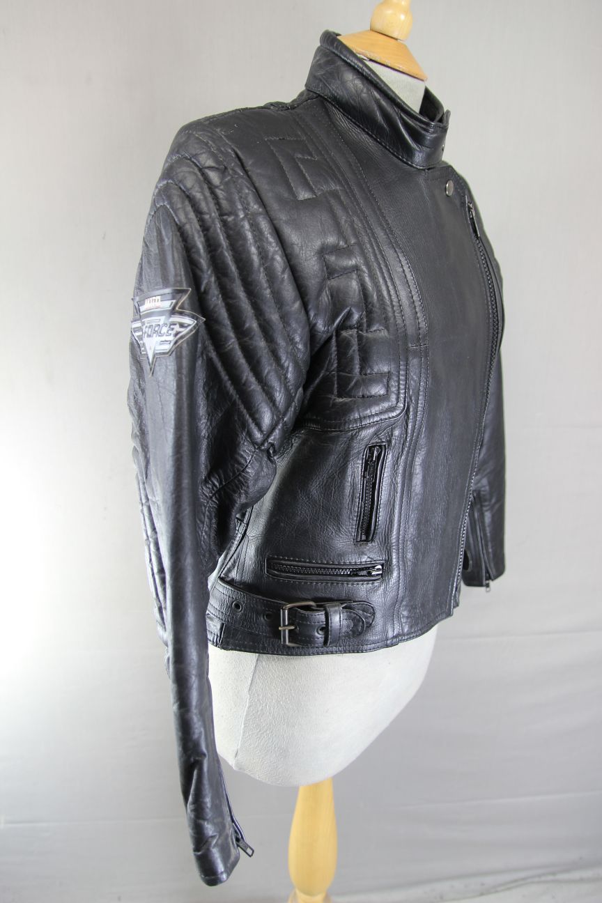 CLASSIC AKITO T-FORCE BLACK LEATHER BIKER JACKET: SIZE 14/36 INCH CHEST