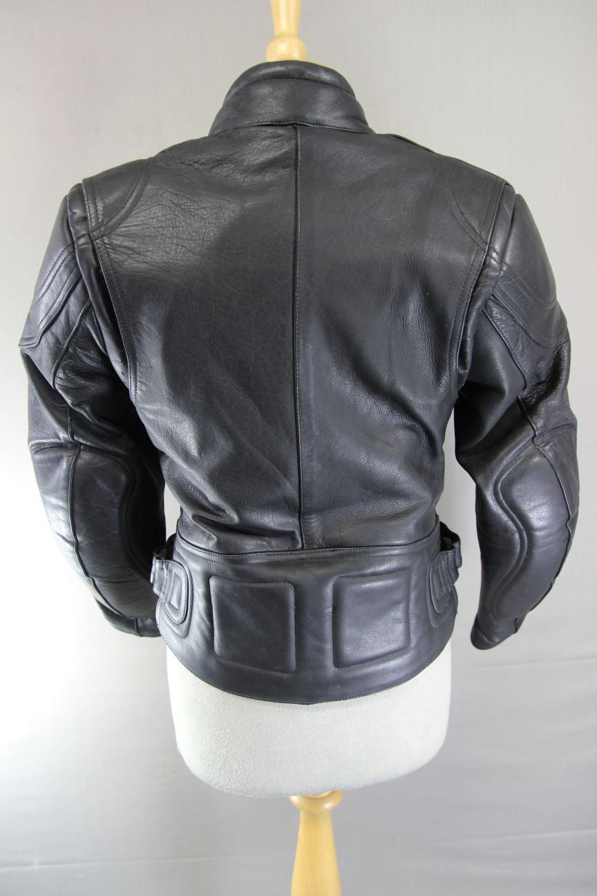 ASHMAN BLACK COWHIDE LEATHER BIKER JACKET WITH REMOVABLE PROTECTORS: SIZE 10