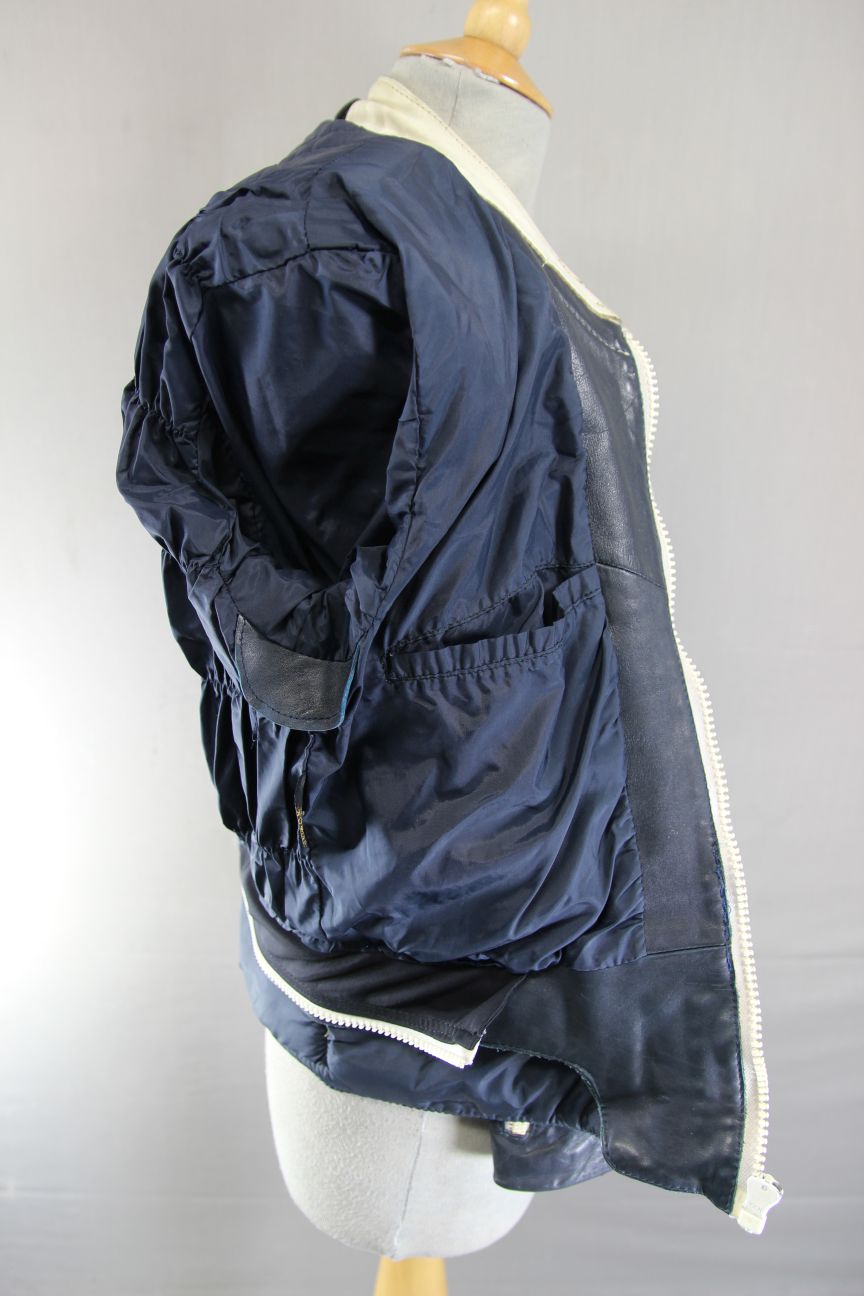 VINTAGE HEIN GERICKE DARK BLUE & CREAM LEATHER BIKER JACKET 34 IN CHEST/X SMALL