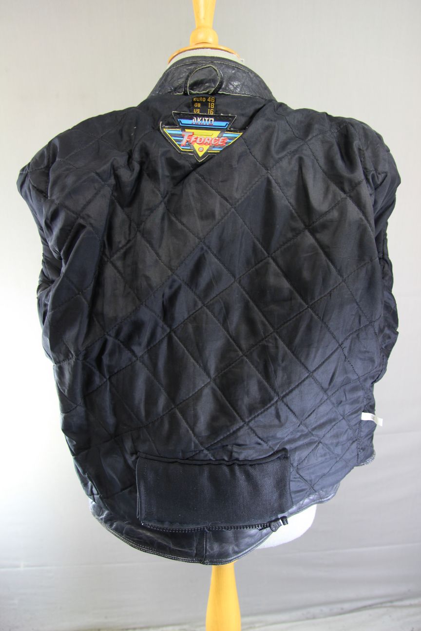 CLASSIC AKITO T-FORCE BLACK LEATHER BIKER JACKET: SIZE 18/40 INCH CHEST