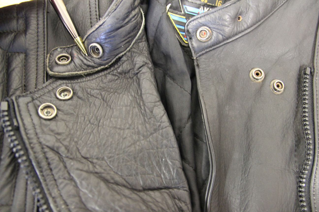 CLASSIC AKITO T-FORCE BLACK LEATHER BIKER JACKET: SIZE 18/40 INCH CHEST