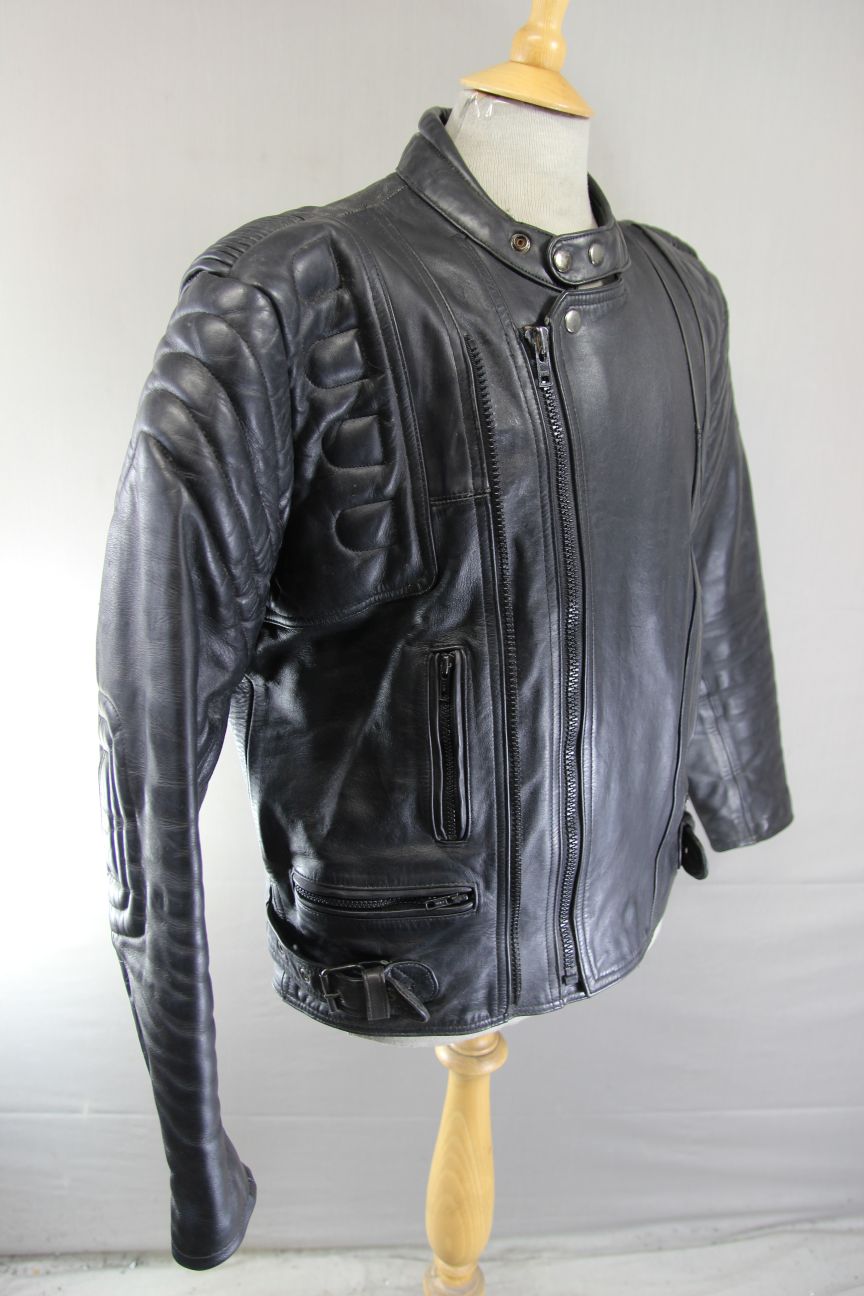CLASSIC EURO STYLE BLACK LEATHER BIKER JACKET WITH BACK PROTECTOR 42-44 IN/LARGE