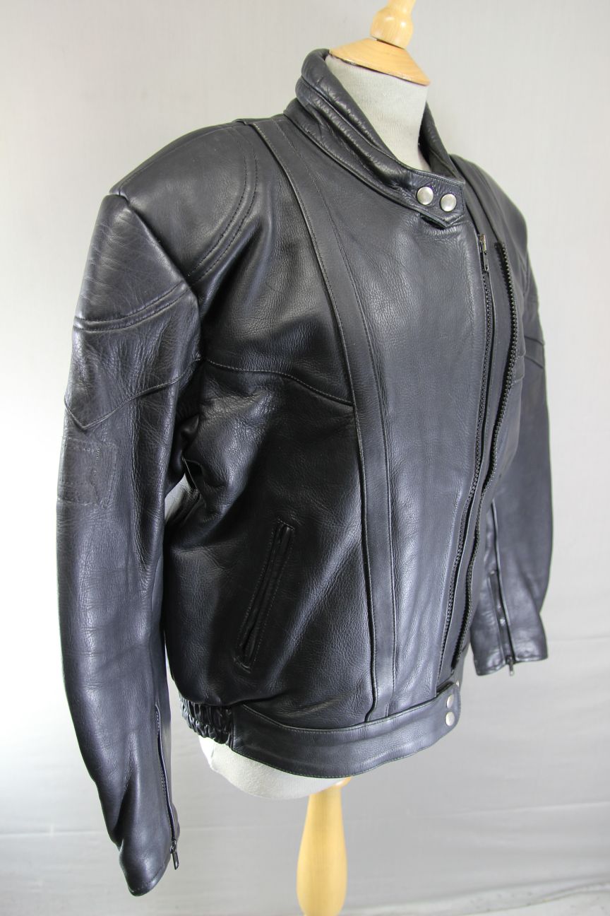AKITO RAPIDE BLACK LEATHER BIKER JACKET + BACK PROTECTOR/THERMAL LINING: SIZE 14