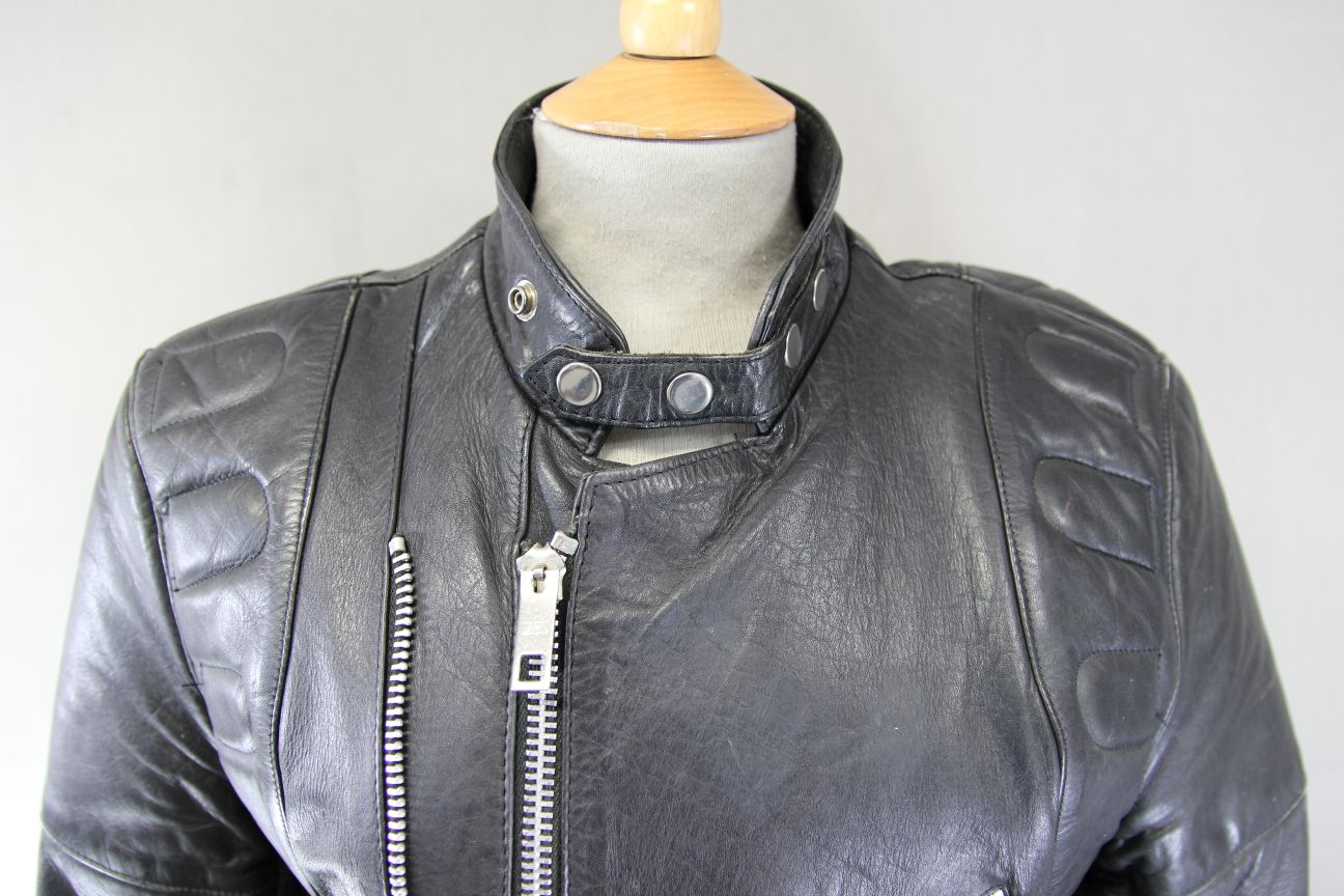 VINTAGE BLACK COWHIDE LEATHER NICE OF LONDON, PARIS & NEW YORK BIKER JACKET 38IN