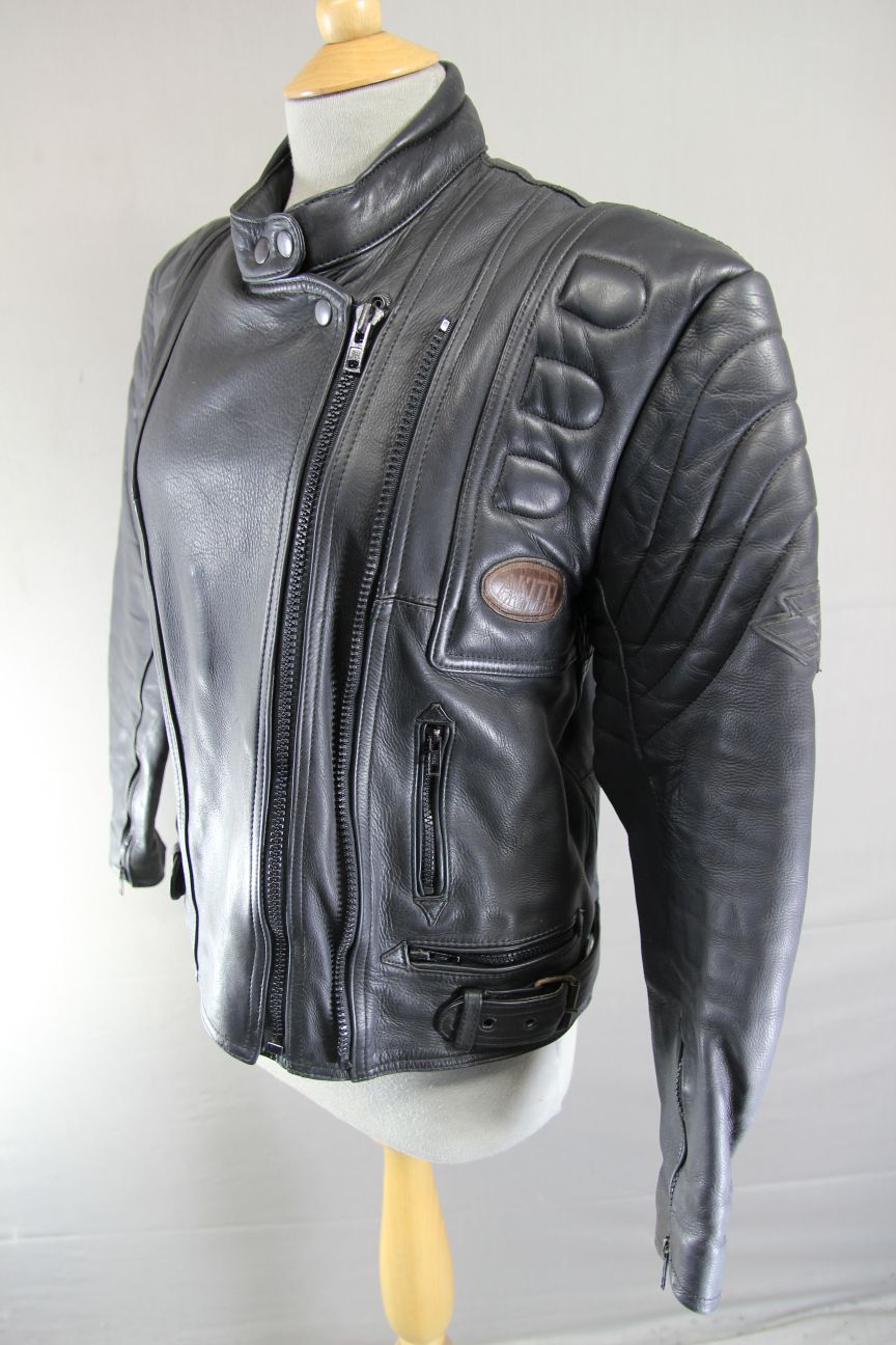 AKITO CLASSIC BLACK LEATHER BIKER JACKET WITH BACK PROTECTOR: SIZE 14