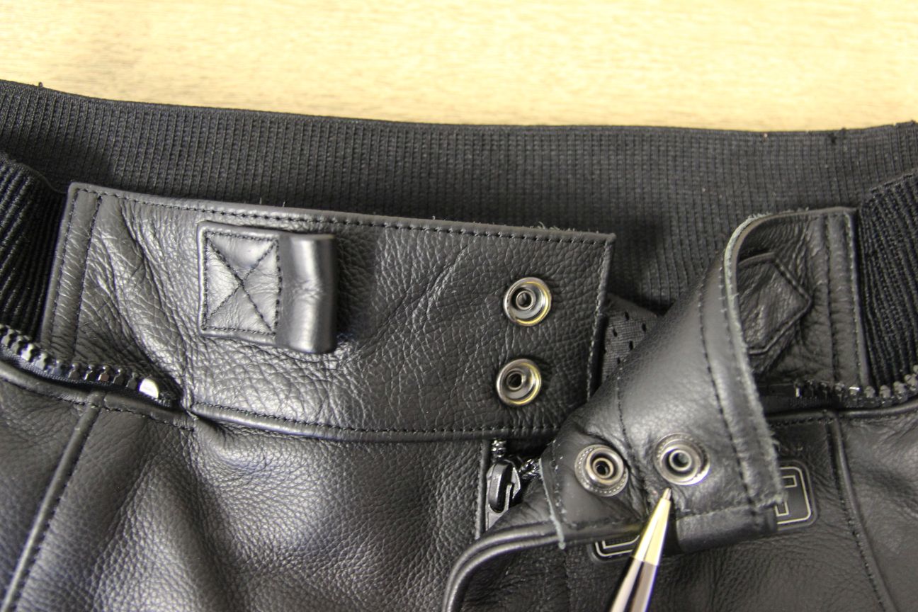 SWIFT INNOVATION LEATHER BIKER TROUSERS + KNEE ARMOUR SIZE 14: WAIST 30"/LEG 31"