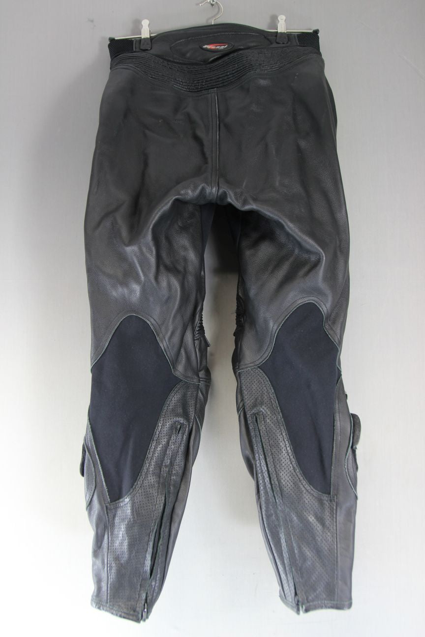 RIOSSI LEATHER BIKER TROUSERS WITH CE ARMOUR & KNEE SLIDERS: WAIST 32IN/LEG 29IN