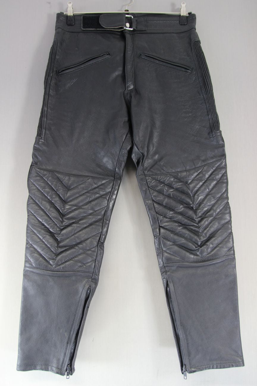 DYNAMIC LEATHERS BLACK COWHIDE BIKER TROUSERS: WAIST 32-34 IN/INSIDE LEG 29 IN