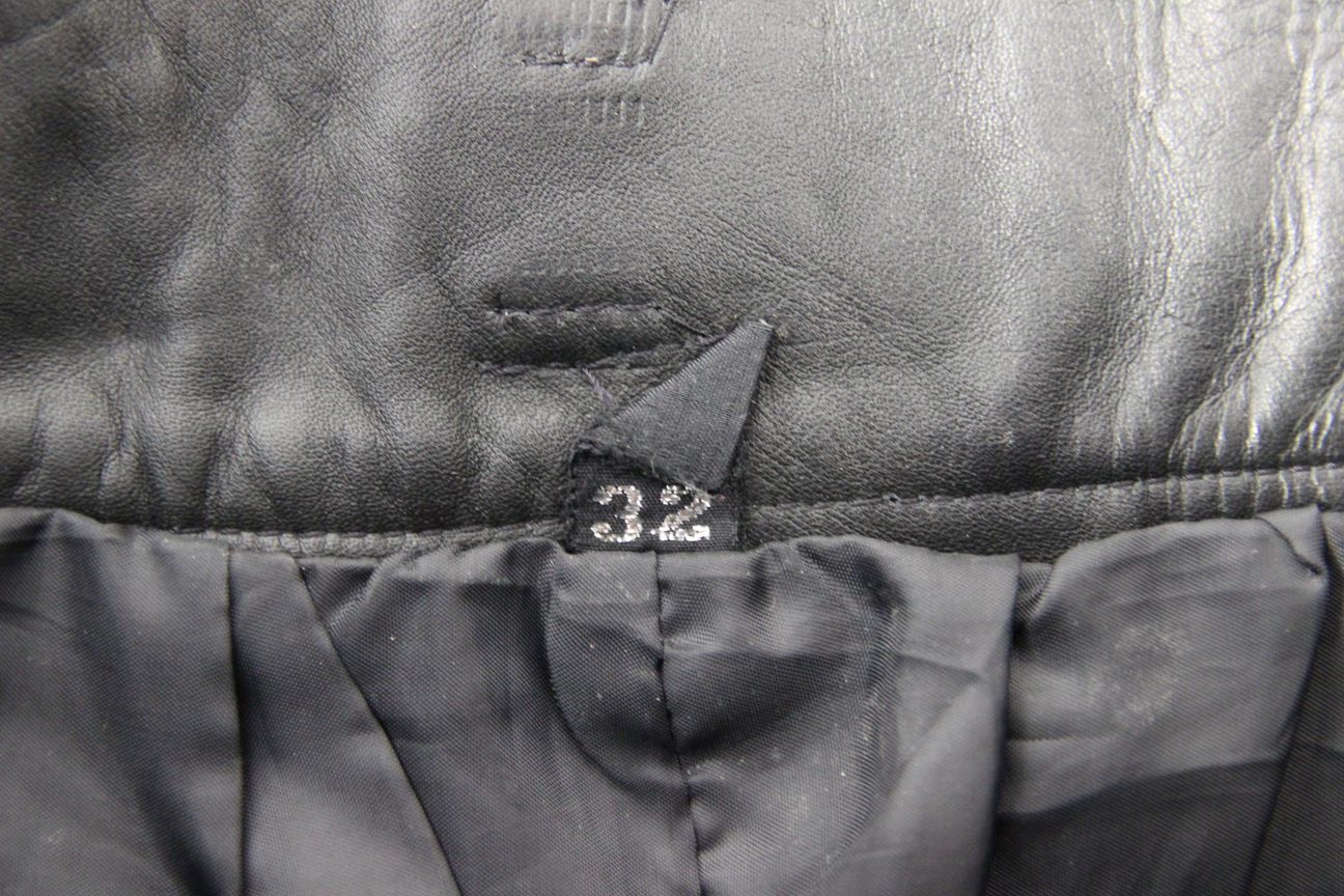 AKITO BLACK LEATHER BIKER TROUSERS: WAIST 30-32 INCHES/INSIDE LEG 30 INCHES