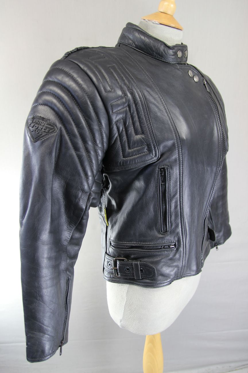 CLASSIC AKITO T-FORCE PLUS BLACK LEATHER BIKER JACKET WITH CE ARMOUR: SIZE 12