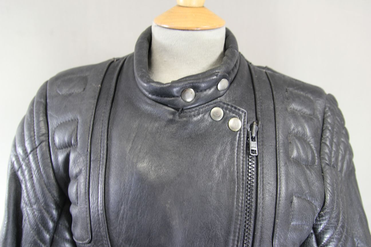 CLASSIC J&S LEATHERS BLACK BIKER JACKET: SIZE 10/34 INCH CHEST