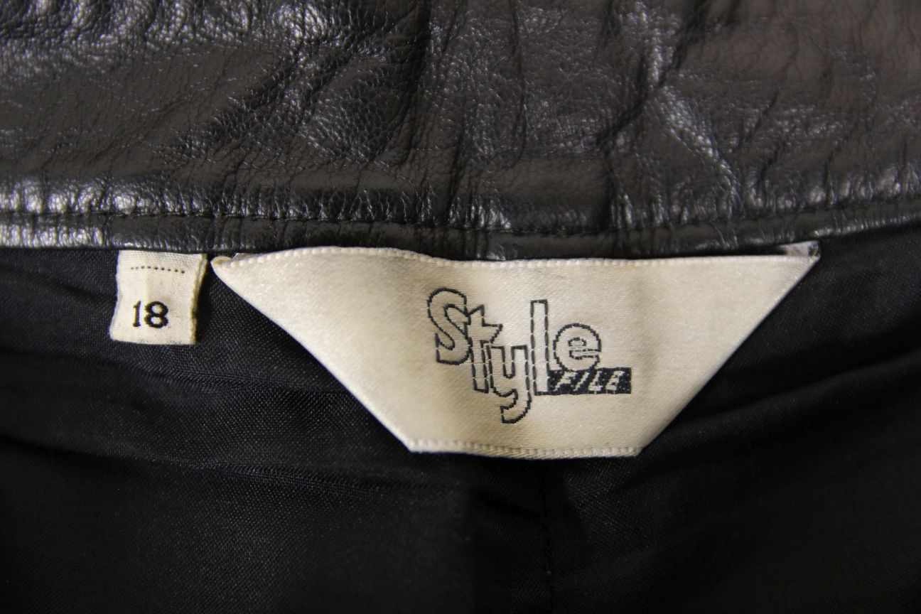 STYLE FILE BLACK LEATHER BIKER JEANS SIZE 18 - WAIST 34 INCH/INSIDE LEG 30 INCH