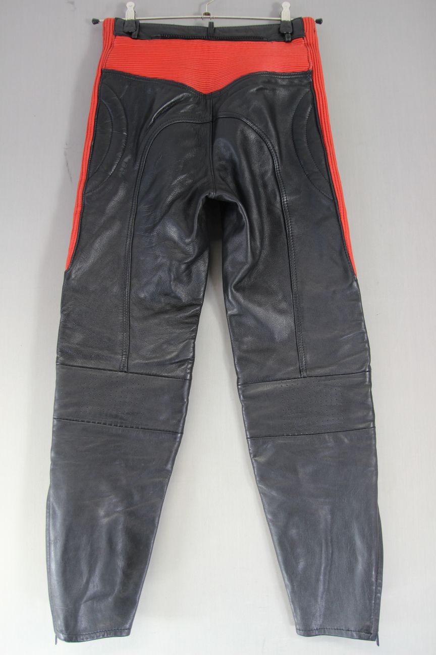 VINTAGE STEIN BLACK & RED LEATHER BIKER TROUSERS: WAIST 28 IN/INSIDE LEG 30 IN