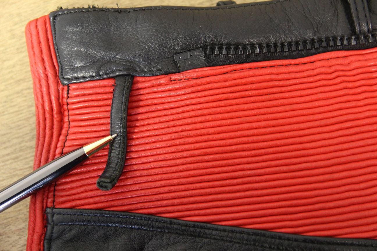 VINTAGE STEIN BLACK & RED LEATHER BIKER TROUSERS: WAIST 28 IN/INSIDE LEG 30 IN
