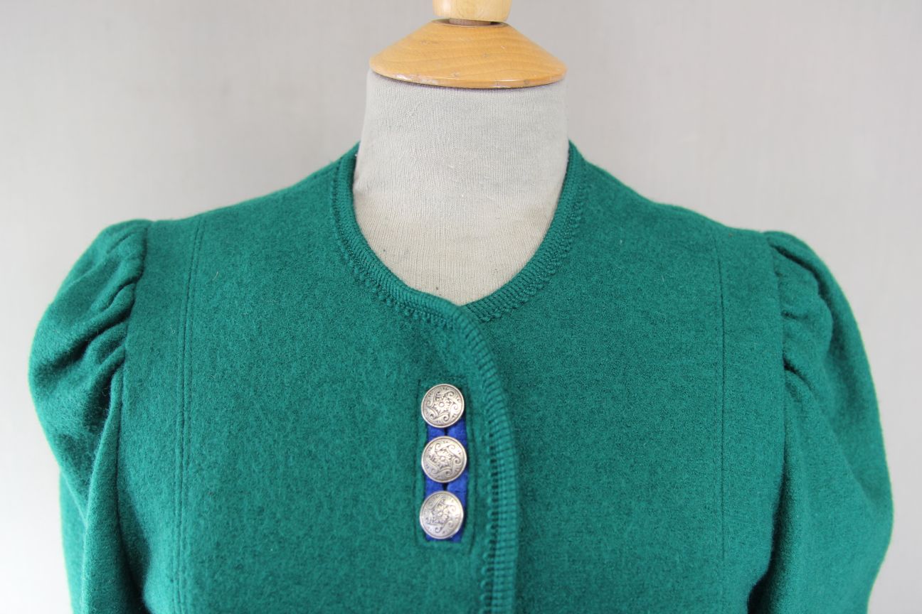 GIESSWEIN LADIES VINTAGE PURE WOOL GREEN & BLUE JACKET/TOP SIZE 12/34 INCH CHEST