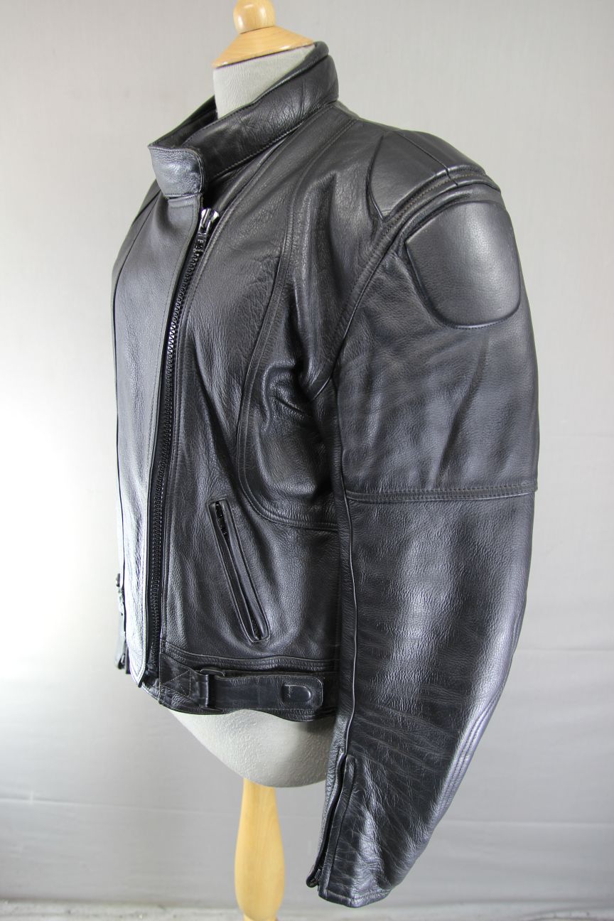 CLASSIC ALPINE WEAR BLACK LEATHER BIKER JACKET WITH BACK PROTECTOR: SIZE 16