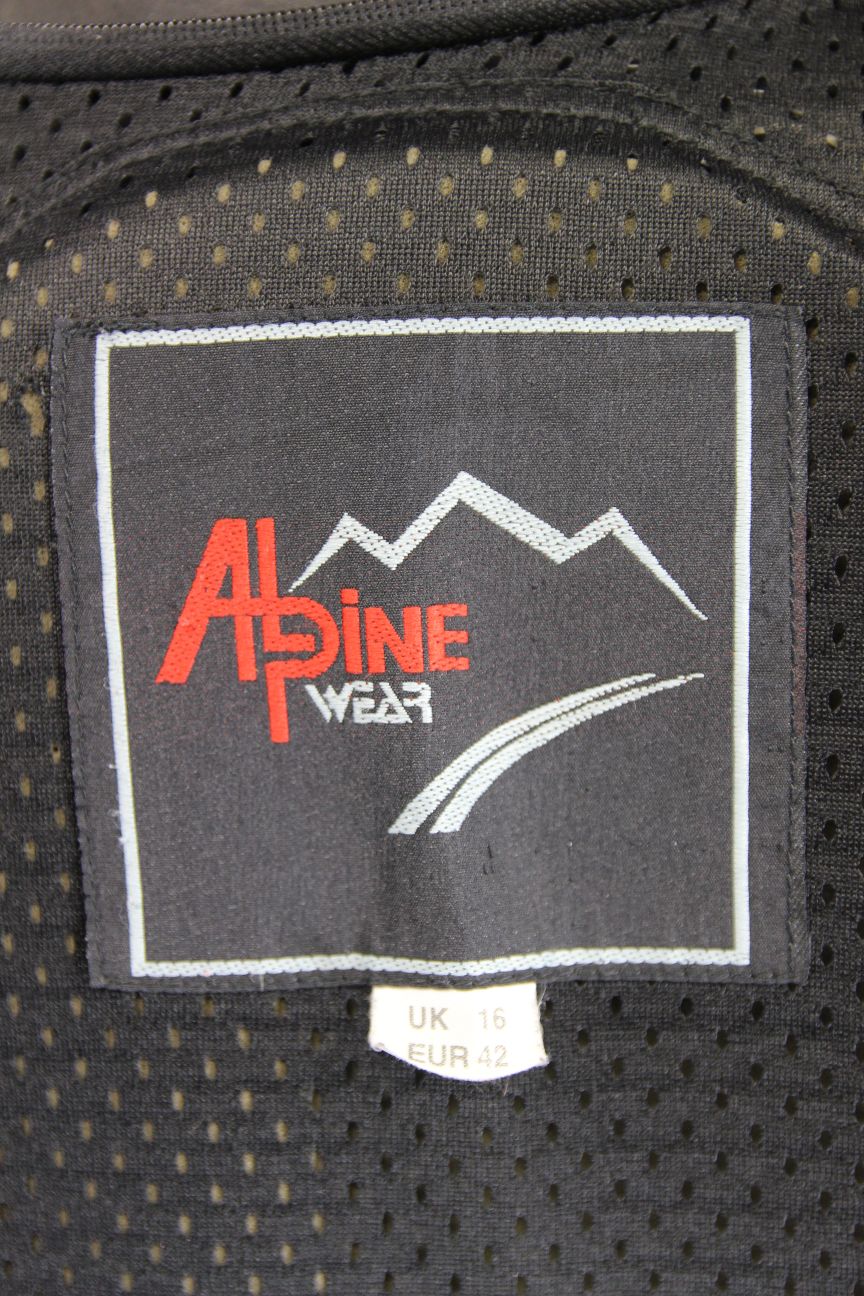 CLASSIC ALPINE WEAR BLACK LEATHER BIKER JACKET WITH BACK PROTECTOR: SIZE 16