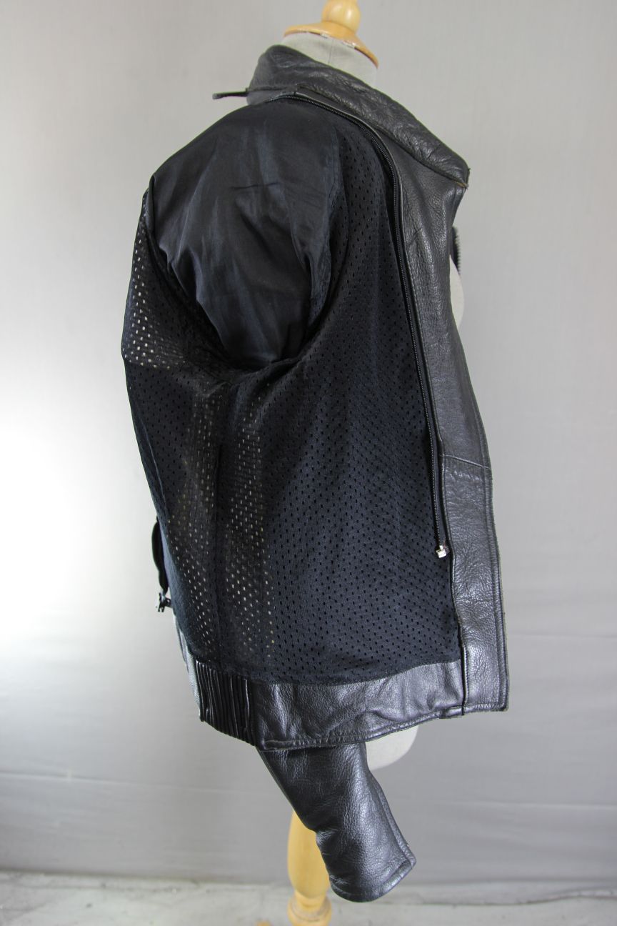 CLASSIC ALPINE WEAR BLACK LEATHER BIKER JACKET WITH BACK PROTECTOR: SIZE 16