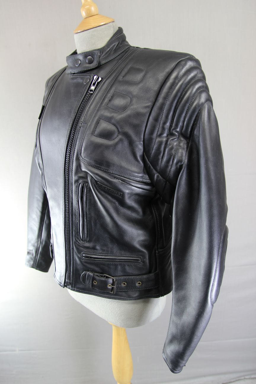 RIOSSI BRITISH DESIGNED & STYLED BLACK COWHIDE LEATHER BIKER JACKET: SIZE 18