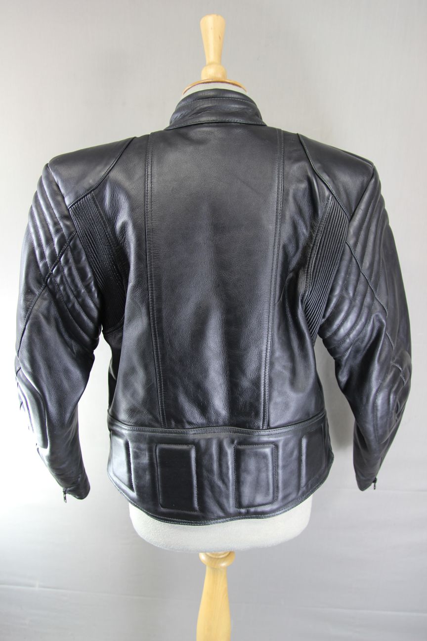 RIOSSI BRITISH DESIGNED & STYLED BLACK COWHIDE LEATHER BIKER JACKET: SIZE 18