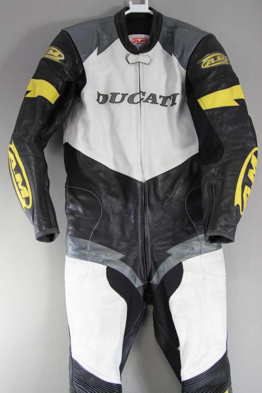 BRITISH MADE 1 PIECE A.M. LEATHERS 'DUCATI' BIKER SUIT+ARMOUR/KNEE SLIDERS 42"