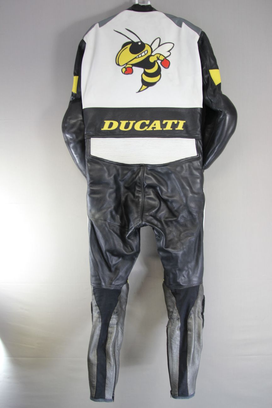 BRITISH MADE 1 PIECE A.M. LEATHERS 'DUCATI' BIKER SUIT+ARMOUR/KNEE SLIDERS 42"