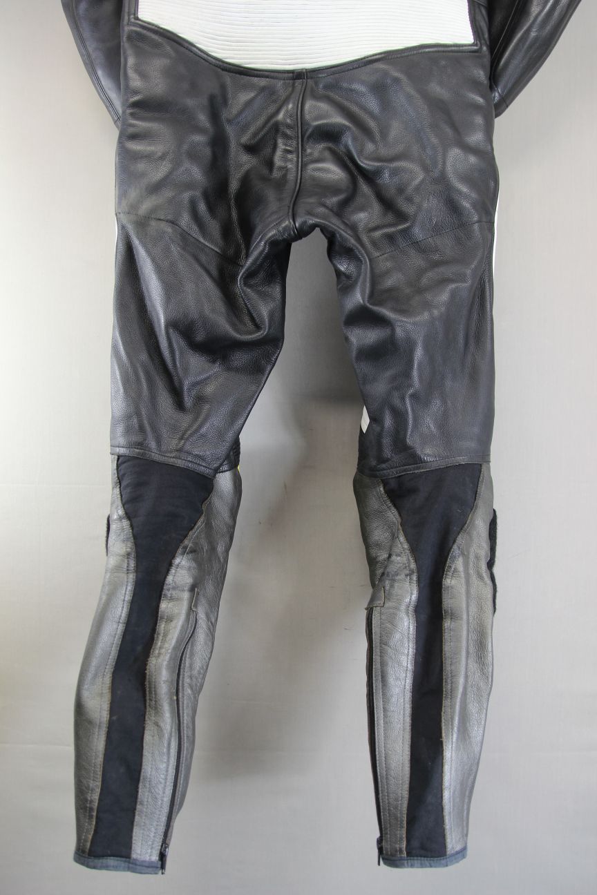 BRITISH MADE 1 PIECE A.M. LEATHERS 'DUCATI' BIKER SUIT+ARMOUR/KNEE SLIDERS 42"