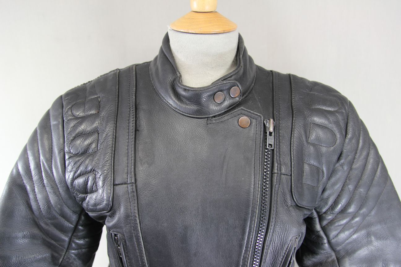 LADIES CLASSIC BLACK LEATHER BIKER JACKET: SIZE 8/30-32 INCH CHEST