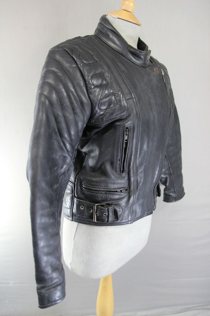 LADIES CLASSIC BLACK LEATHER BIKER JACKET: SIZE 8/30-32 INCH CHEST
