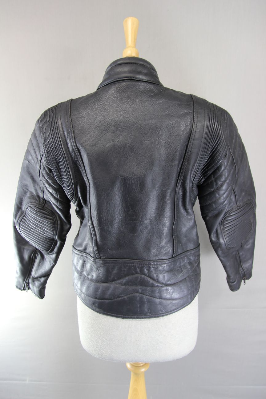 LADIES CLASSIC BLACK LEATHER BIKER JACKET: SIZE 8/30-32 INCH CHEST