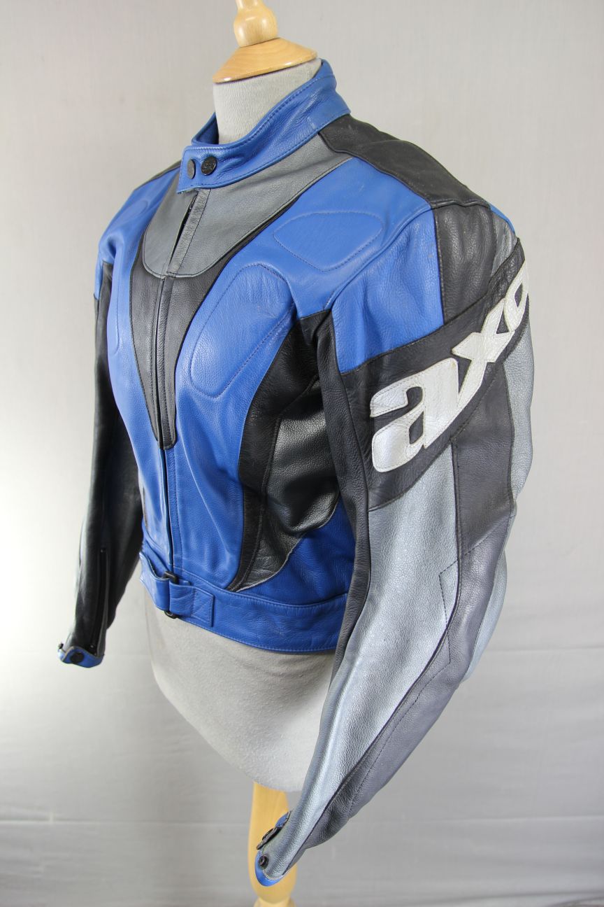 AXO SILVER, BLACK & BLUE LEATHER BIKER JACKET WITH SHOULDER & ELBOW ARMOUR 36 IN