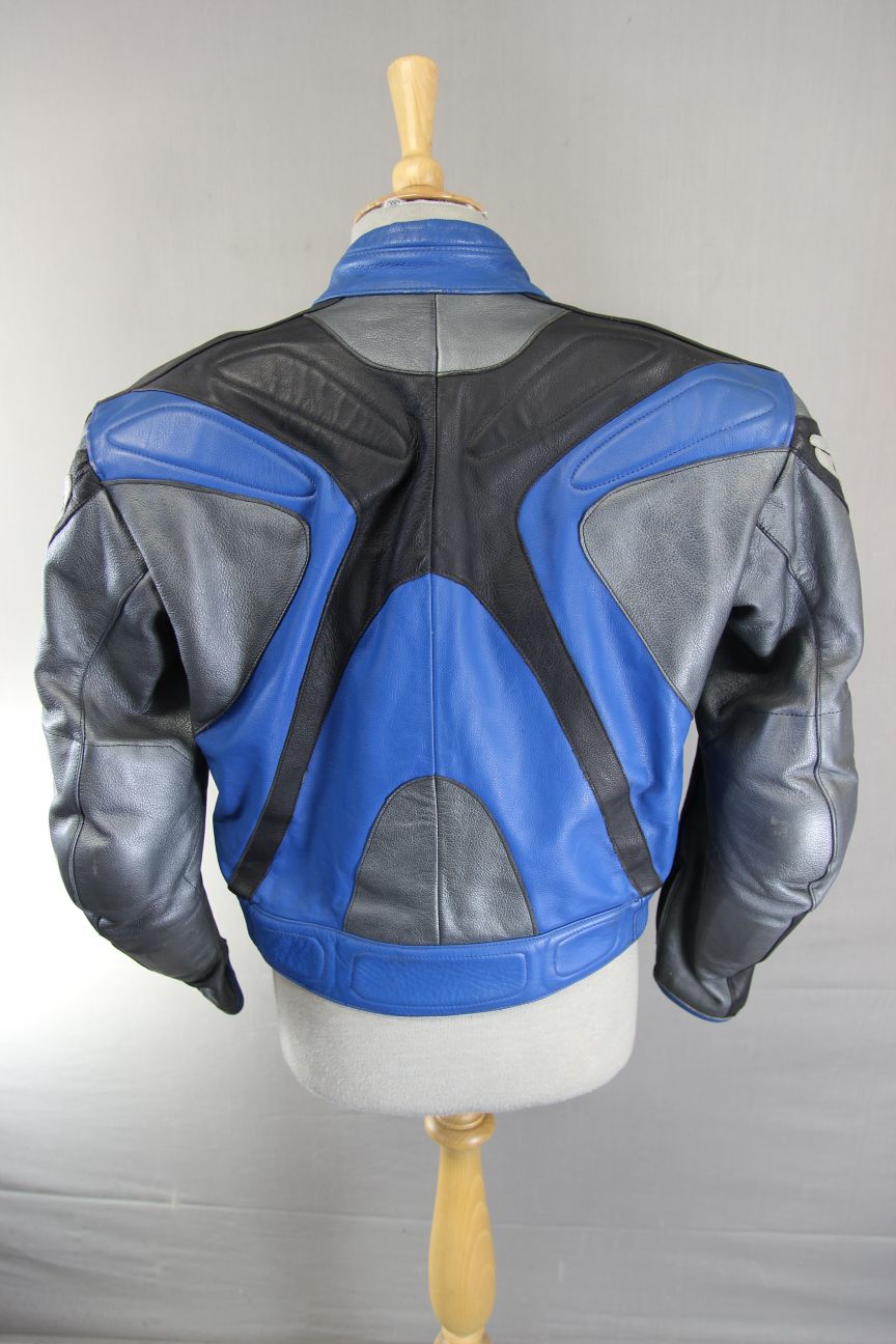 AXO SILVER, BLACK & BLUE LEATHER BIKER JACKET WITH SHOULDER & ELBOW ARMOUR 36 IN
