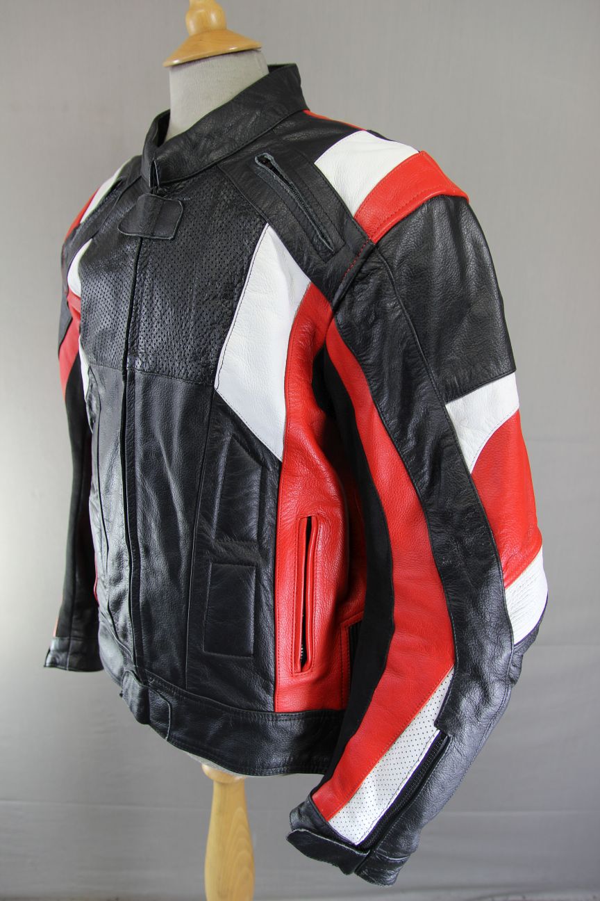 TEXPEED BLACK, RED & WHITE LEATHER BIKER JACKET WITH CE ARMOUR 44-46 IN/X LARGE