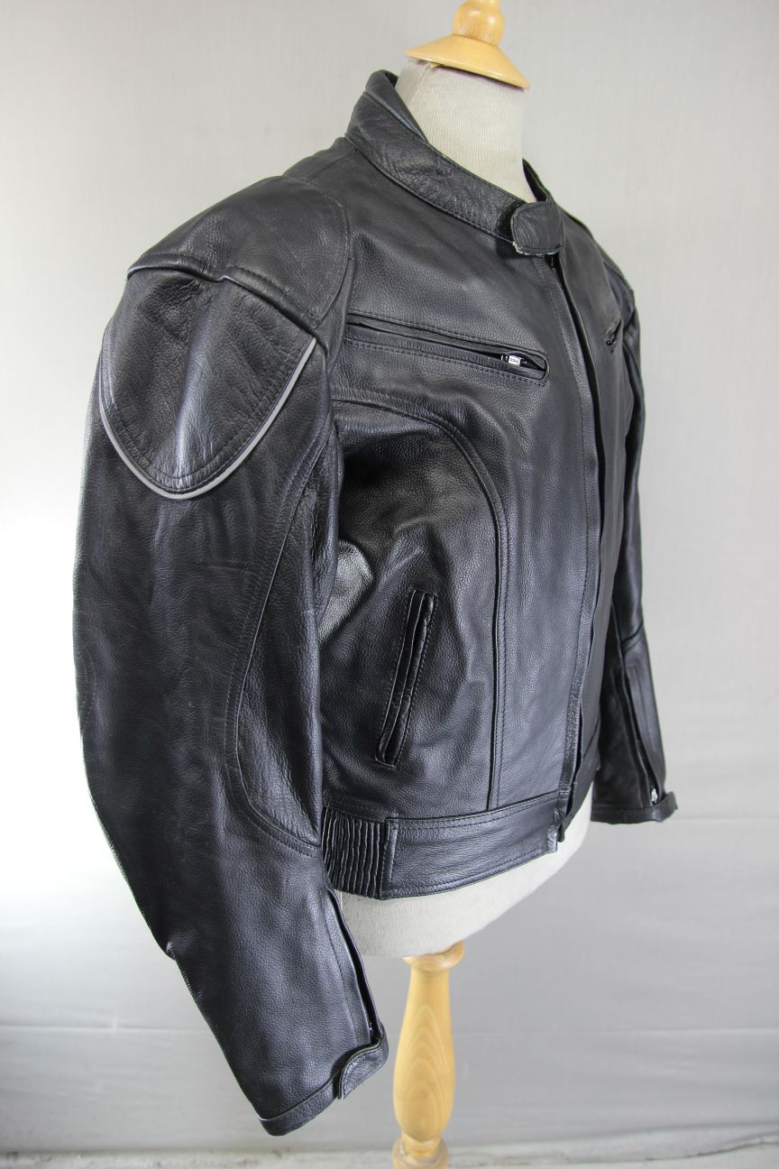 WHITE WINGS BLACK LEATHER BIKER JACKET WITH REMOVABLE BACK PROTECTOR 40 INCH/MED
