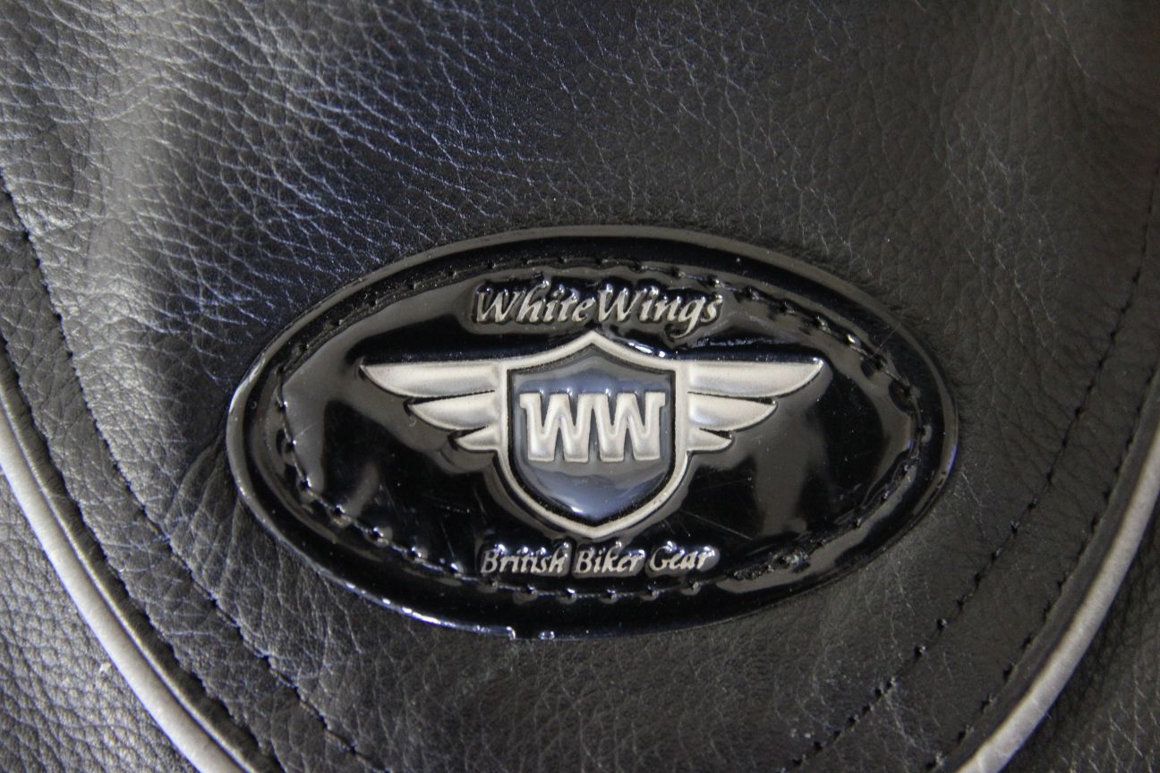WHITE WINGS BLACK LEATHER BIKER JACKET WITH REMOVABLE BACK PROTECTOR 40 INCH/MED