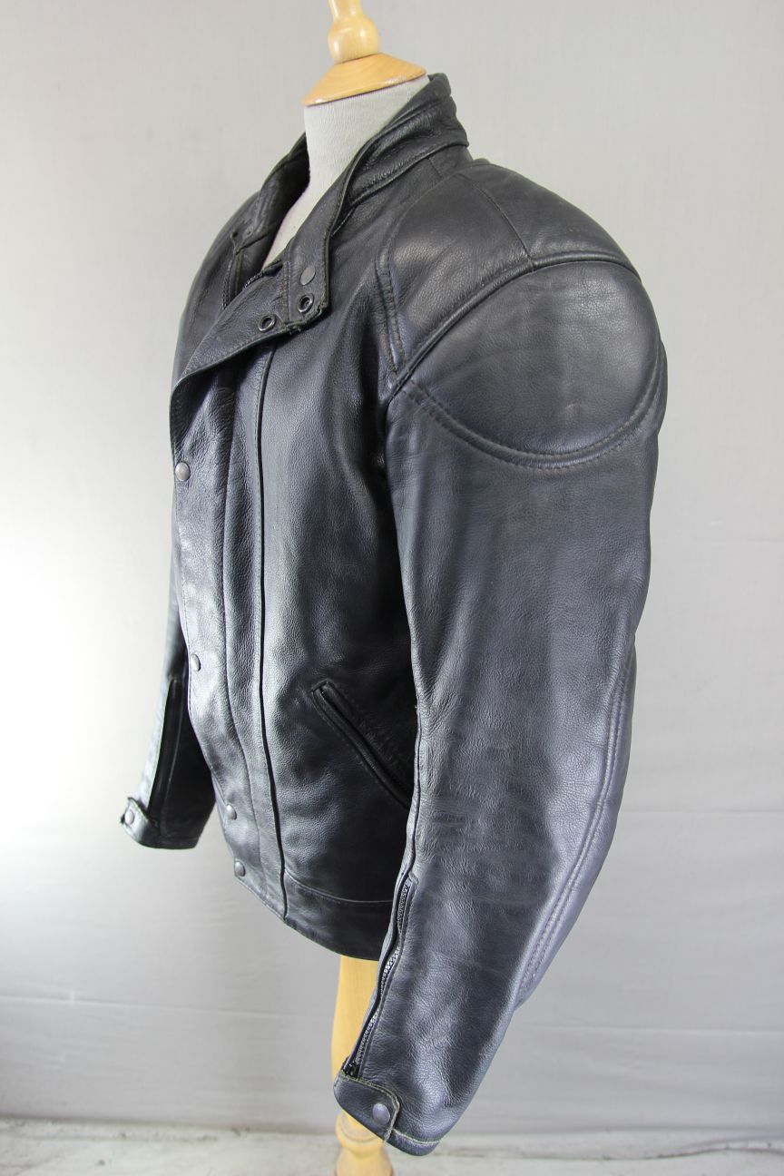 BRITISH MADE BTK LEATHERS BLACK COWHIDE BIKER JACKET WITH CE ARMOUR 38-40 IN/MED