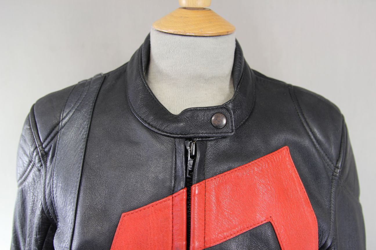 VINTAGE BLACK, RED, SILVER & WHITE LEATHER LADIES BIKER JACKET 34-36 IN/SIZE 12