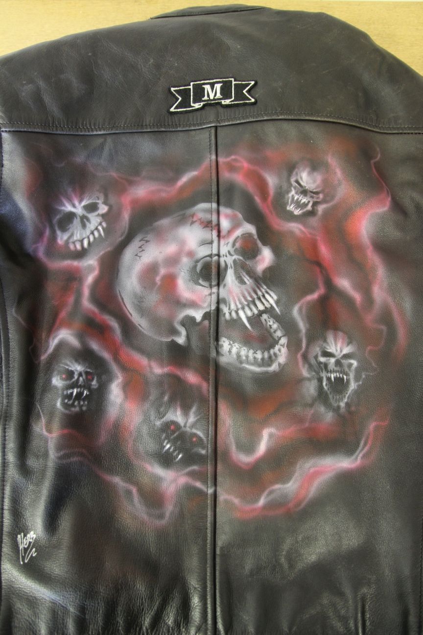 CUSTOMISED CITY OF LEATHER BLACK BIKER JACKET + SHOULDER & ELBOW PROTECTORS 46IN
