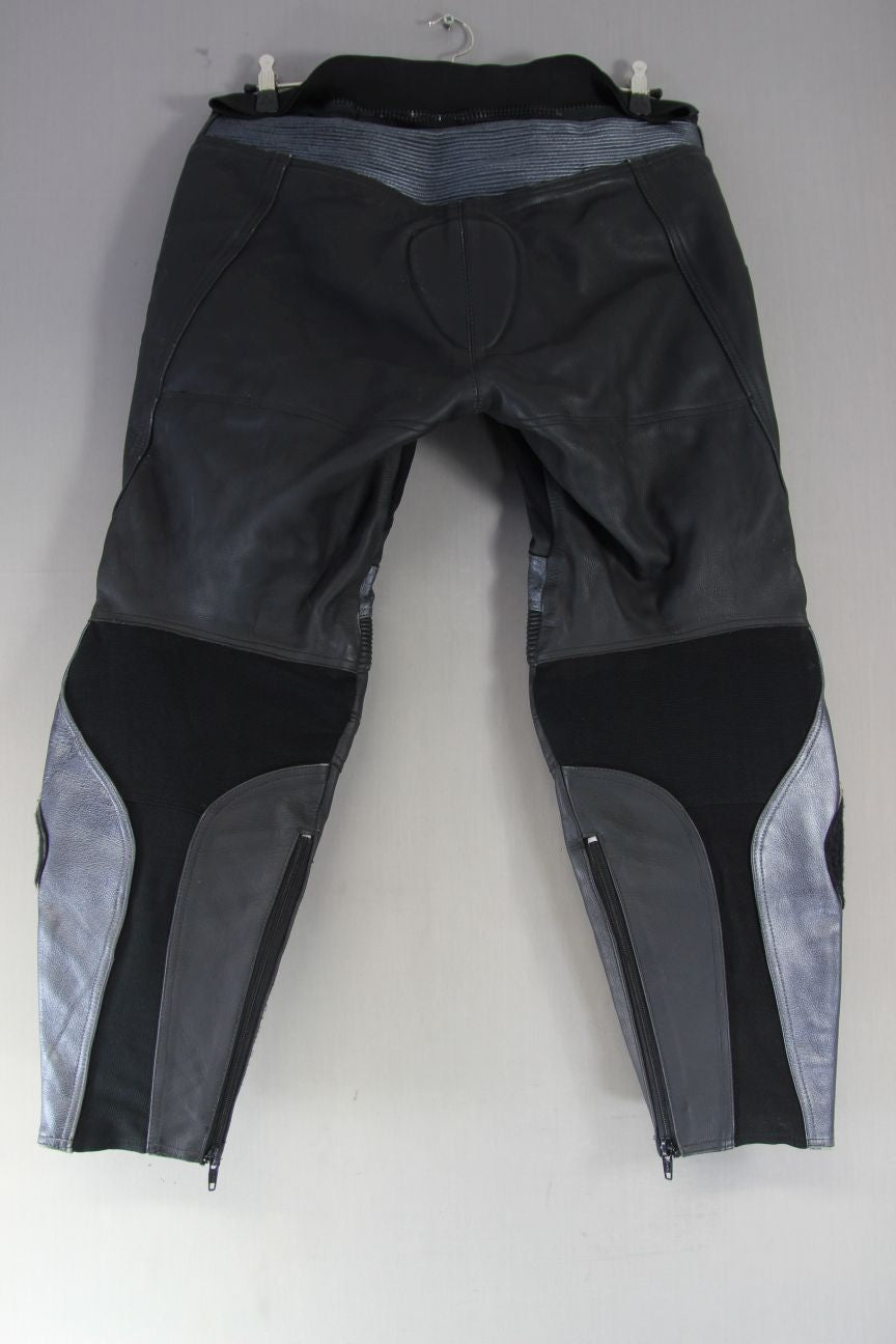 DUCHINNI BLACK & SILVER LEATHER BIKER TROUSERS: WAIST 34-36 IN/INSIDE LEG 30 IN