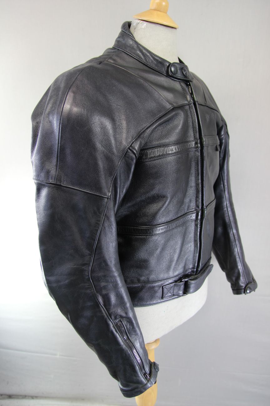 TRIUMPH TRIPLE CONNECTION CLASSIC BLACK LEATHER BIKER JACKET WITH ARMOUR 44 INCH