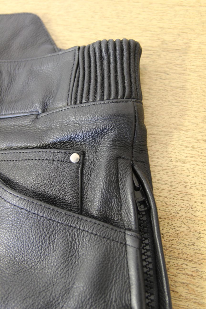 TEKNIC CLASSIC BLACK LEATHER BIKER JEANS SIZE 10 WAIST 30 IN/INSIDE LEG 32 IN