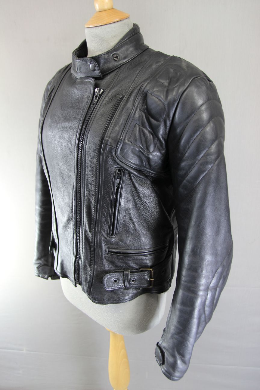 RIOSSI BLACK LEATHER BIKER JACKET WITH BACK, SHOULDER & ELBOW PROTECTORS 36-38IN