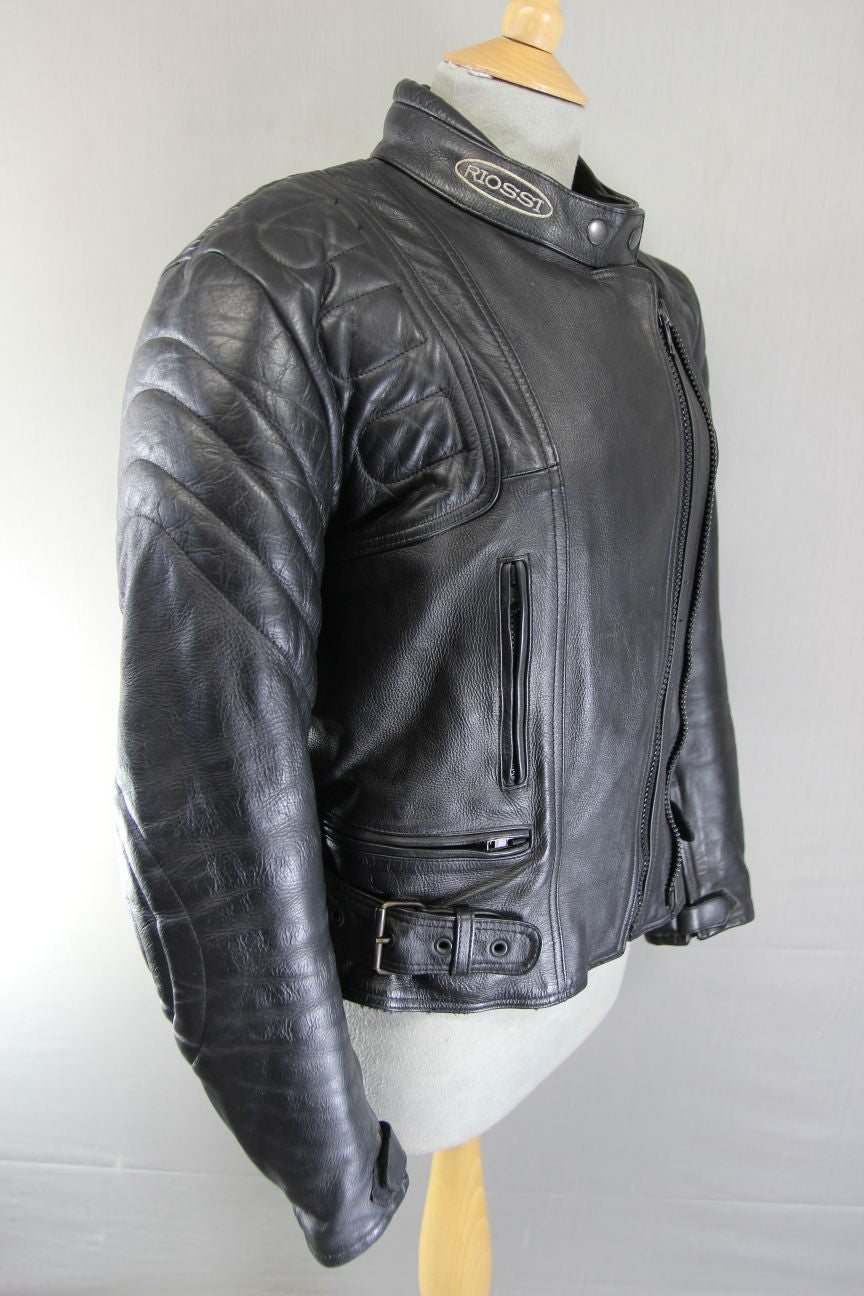 RIOSSI BLACK LEATHER BIKER JACKET WITH BACK, SHOULDER & ELBOW PROTECTORS 36-38IN