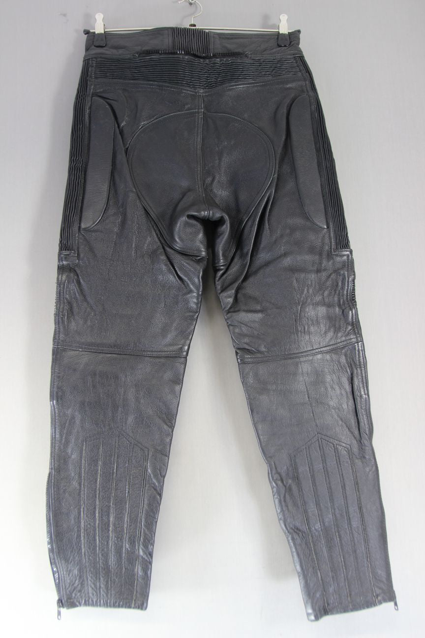 CITY OF LEATHER BLACK BIKER TROUSERS (SHORT FIT): WAIST 32 IN/INSIDE LEG 29 IN