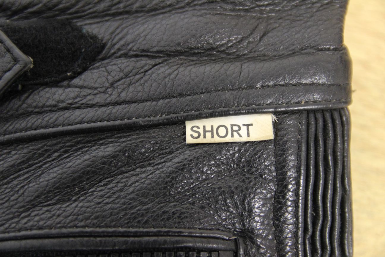 CITY OF LEATHER BLACK BIKER TROUSERS (SHORT FIT): WAIST 32 IN/INSIDE LEG 29 IN