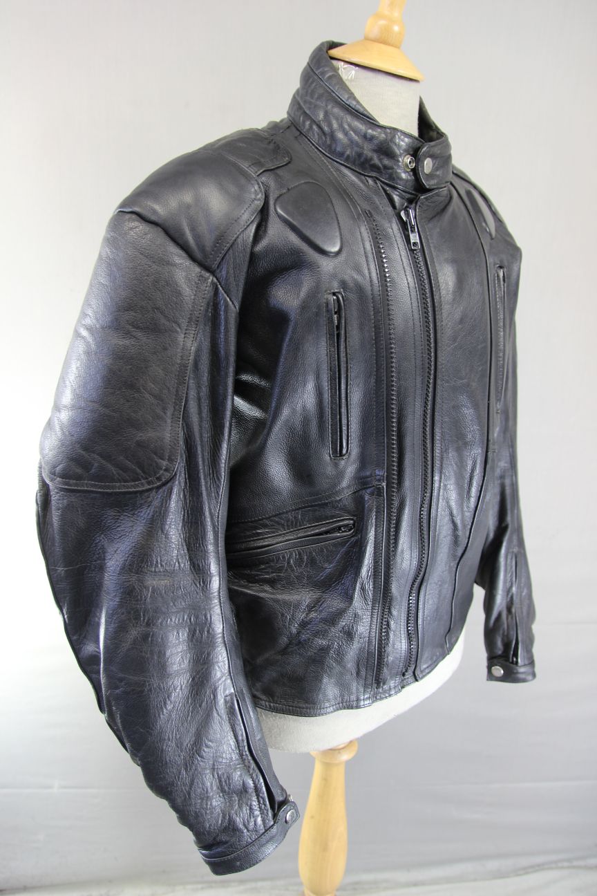 DYNAMIC LEATHER BLACK COWHIDE BIKER JACKET WITH REMOVABLE KNOX CE ARMOUR 42 INCH