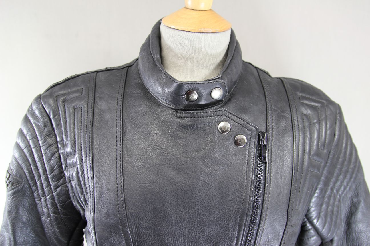 CLASSIC AKITO T-FORCE BLACK LEATHER BIKER JACKET: SIZE 14/36 -38 INCH CHEST